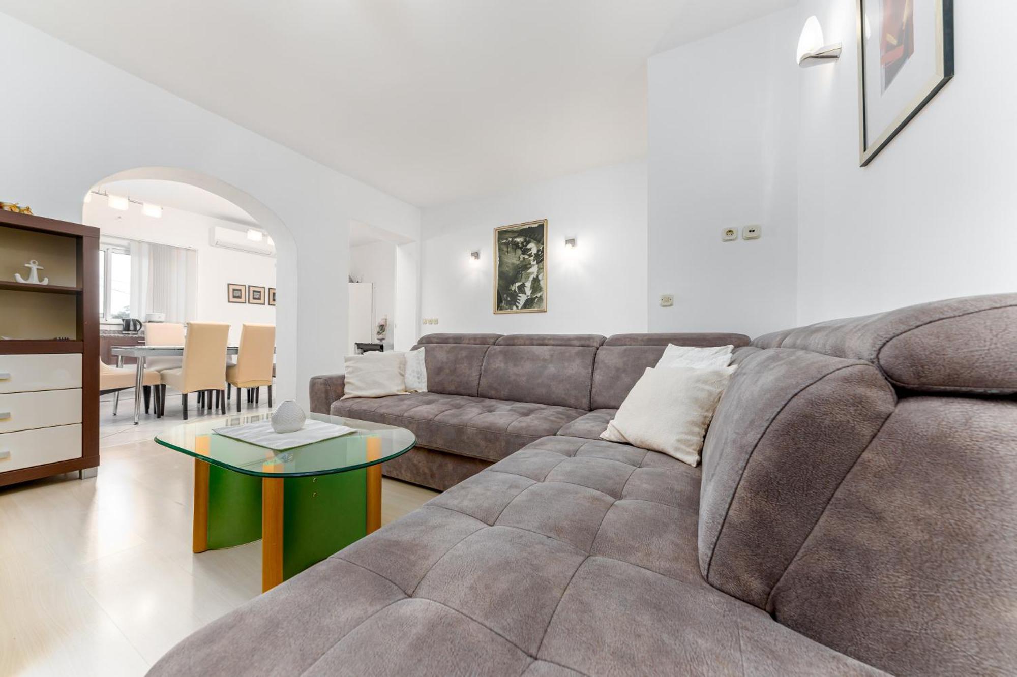 Apartment Gisela Makarska